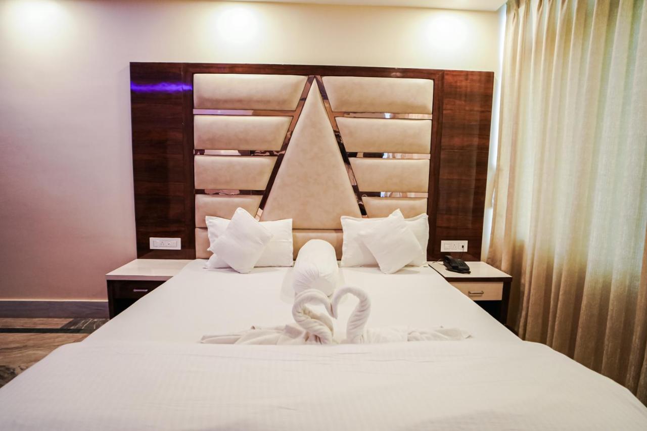Silver Sand Eco Resort !! Beachfront !! With Biggest Pool And Huge Open Area !! Ideal For Weddings !! Couple Friendly !! Mandarmani Exteriér fotografie
