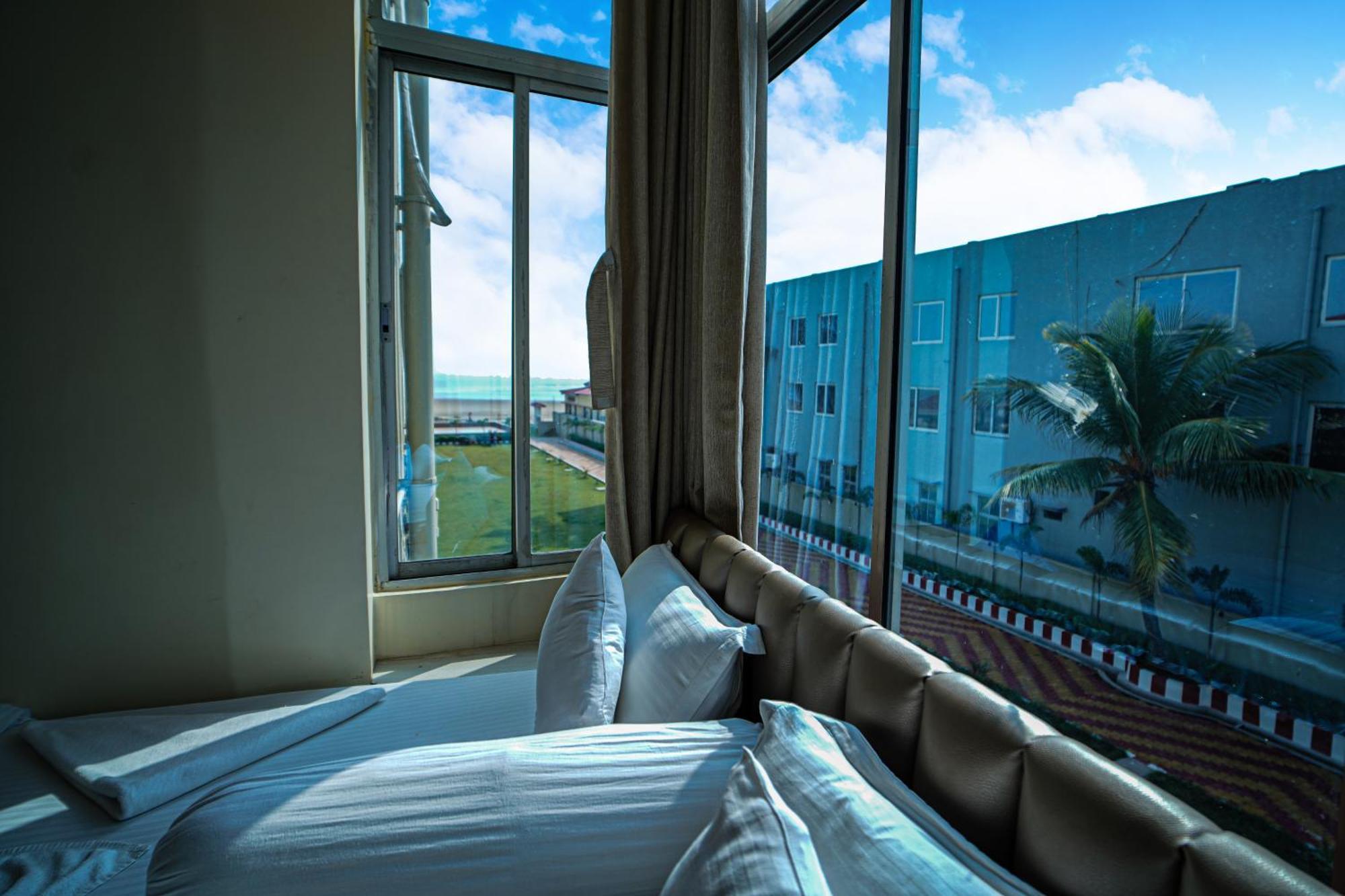 Silver Sand Eco Resort !! Beachfront !! With Biggest Pool And Huge Open Area !! Ideal For Weddings !! Couple Friendly !! Mandarmani Exteriér fotografie